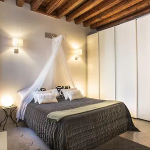 Terrazzina - Romantic Pied A Terre At The Heart Of Cannaregio District Apartament